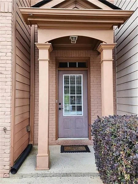 3 bed, 2.5 bath, 1856 sqft, $2,200 — Photo 3
