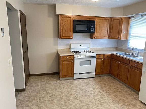 2nd image of 2148 Kenyon St