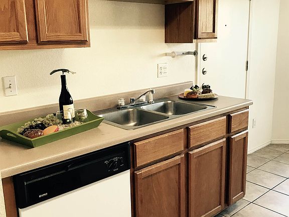 3rd image of 3502 Woodlake Dr