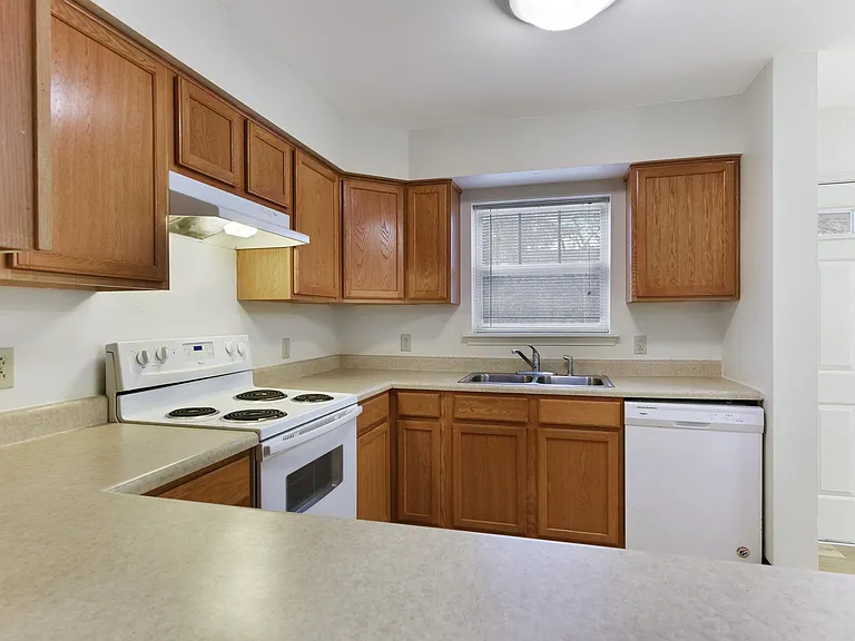Summit Wood Apartments — Photo 9