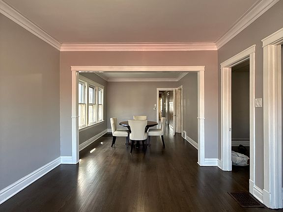 4th image of 2406 Cuyler Ave #1