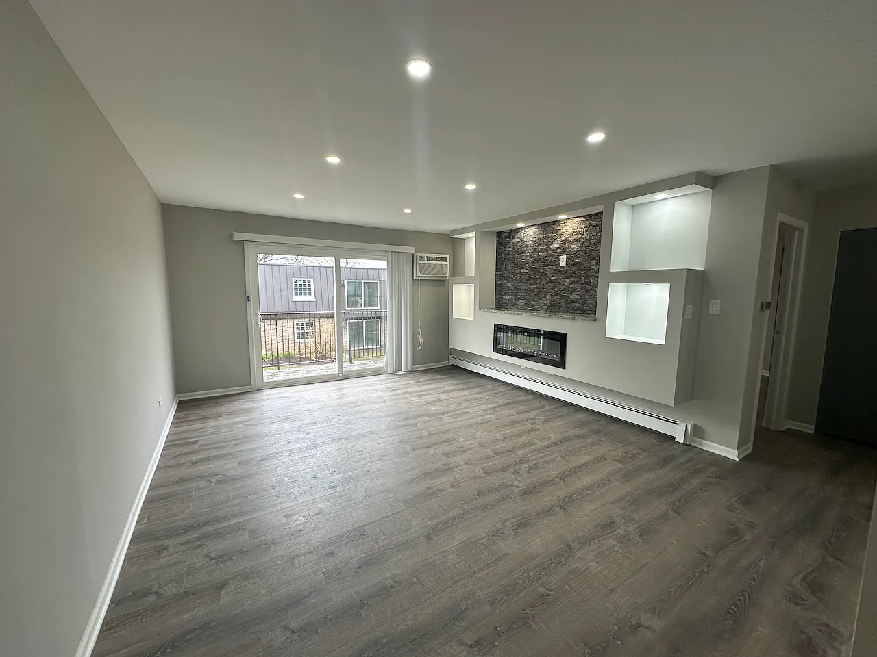 2 bed, 800 sqft, $2,150 — Photo 2