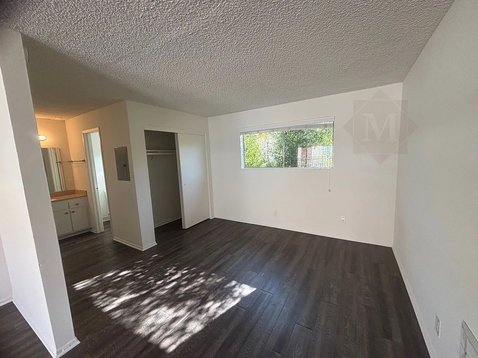 Studio, 680 sqft, $2,425 — Photo 3