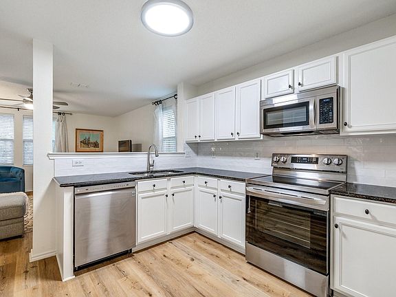 3rd image of 1009 Scenic Hills Dr