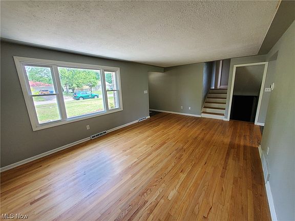 5th image of 1425 W 43rd St