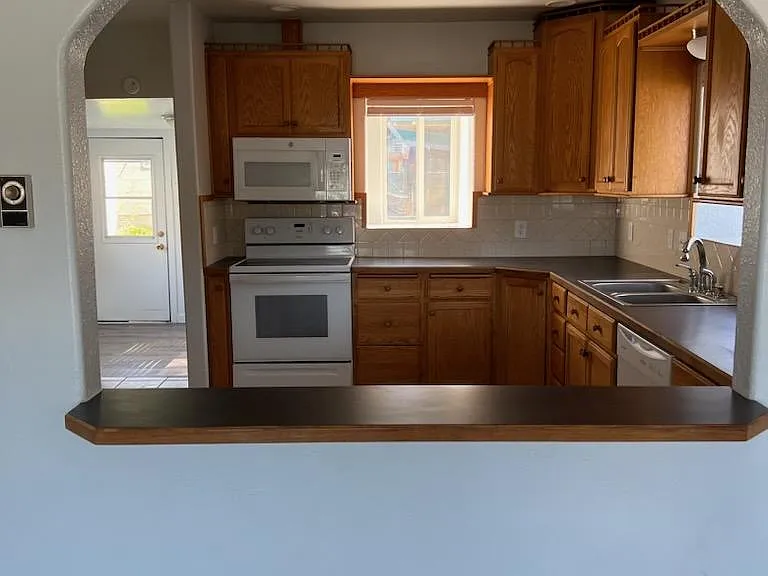 246 S 13th St — Photo 3