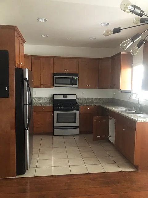 1075 N Maclay Ave — Photo 3