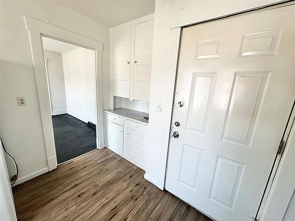 5th image of 2702 Brandes St #4