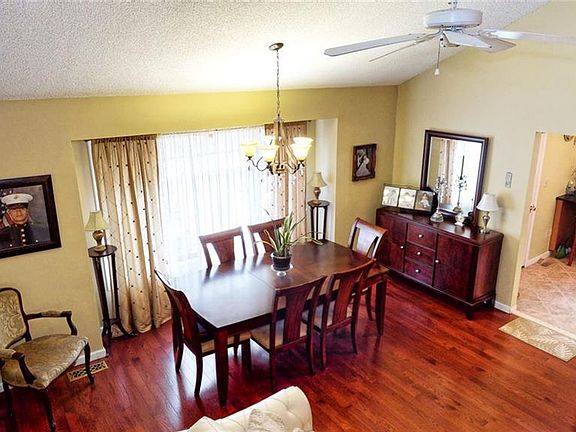 4th image of 49 Vista Dr