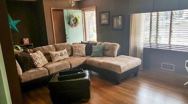 Living Room Gleaming Hardwood Floors