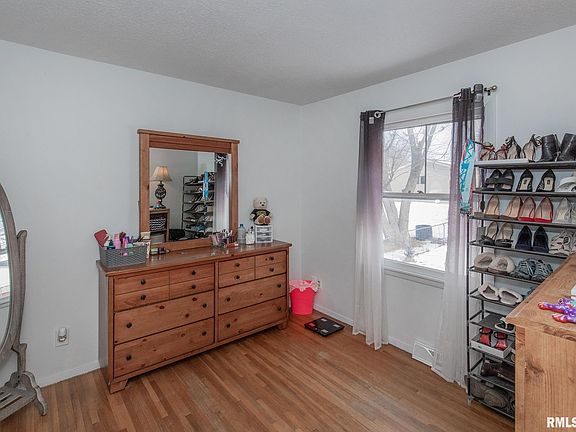 2nd image of 3609 Oakwood Dr