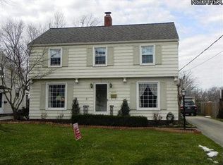 2626 Westmoor Rd, Rocky River, OH 44116