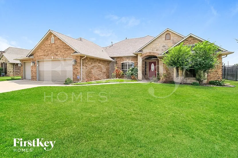4 bed, 2.5 bath, 2524 sqft, $2,610 — Photo 2