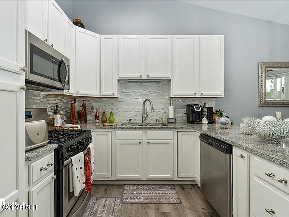 3rd image of 17527 Silverwood Way