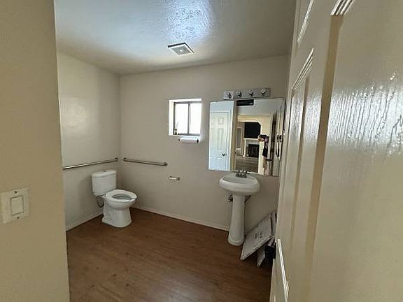 5th image of 3101 N Robert Rd