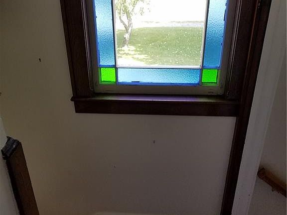 5th image of 18 Jefferson Ave
