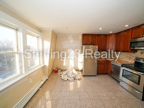 4th image of 21-11 23rd St Floor 3