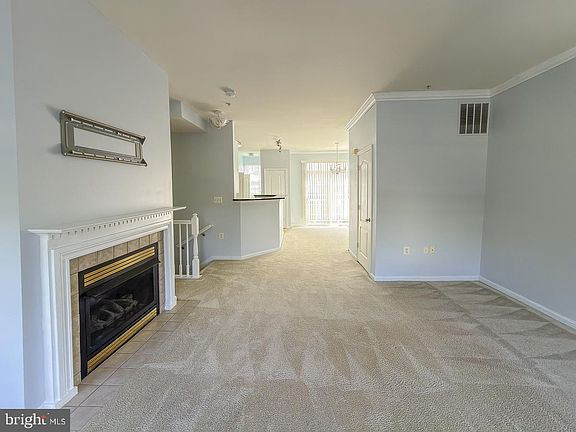 4th image of 560 Rhapsody Ct