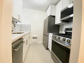 Rented by Papp Realty