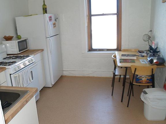 5th image of 2556 Lyndale Ave S APT 2
