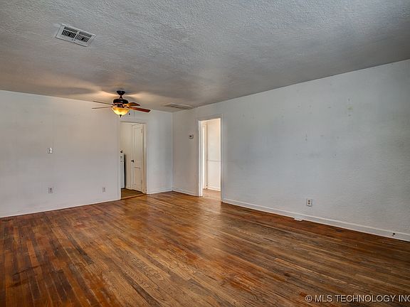 4th image of 1224 E 3rd Ave