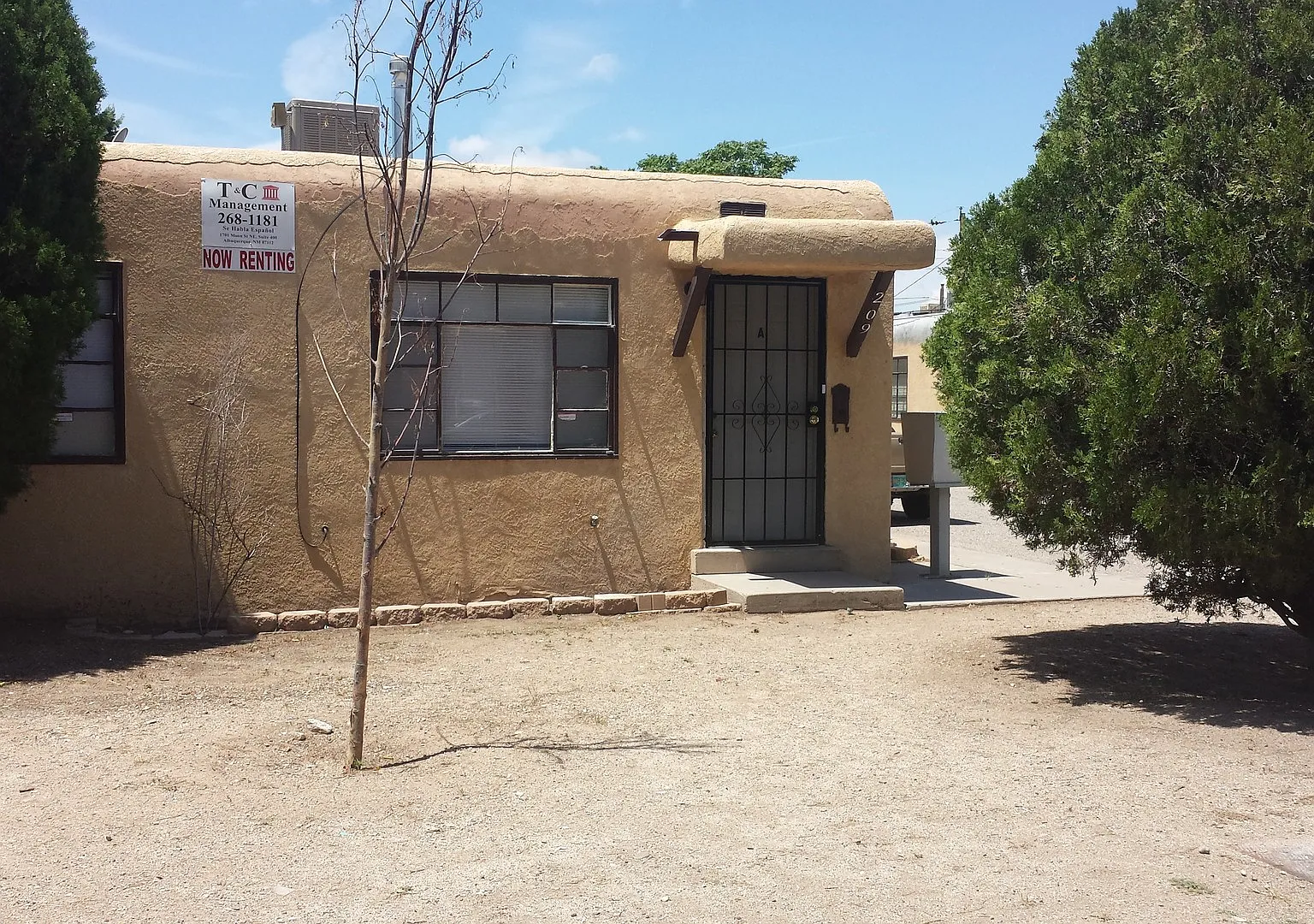 One Bedroom Apartments with Private Patio — Photo 1