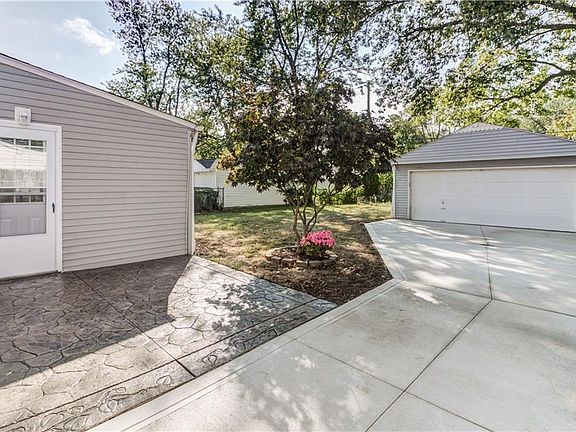 3rd image of 6960 Greenleaf Ave