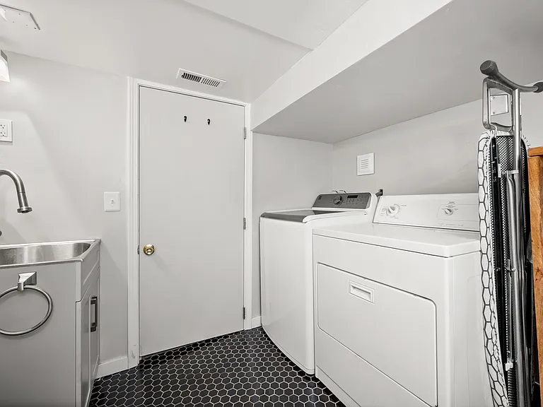 1114 E Wilson Ave S — Photo 16
