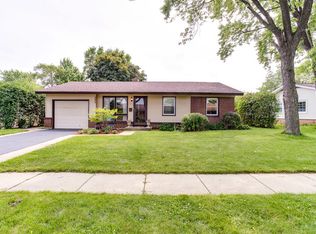 295 Victoria Ln, Elk Grove Village, IL 60007