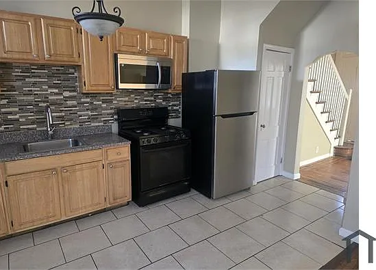 4028 W Cold Spring Ln — Photo 1