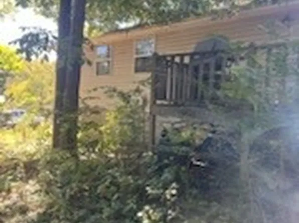 1101 Chestnut Dr, Burns, TN 37029