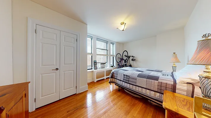 Rented by Bond New York | media 25