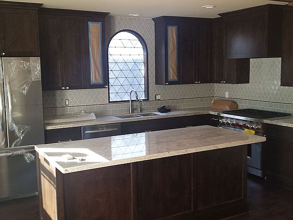 5th image of 2230 Manning Ave
