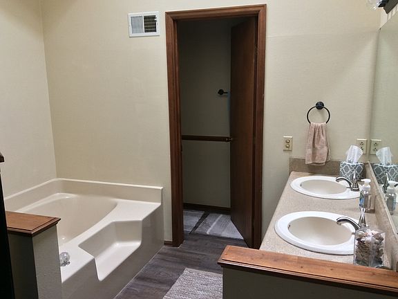 4th image of 682 Indian Wells Ln