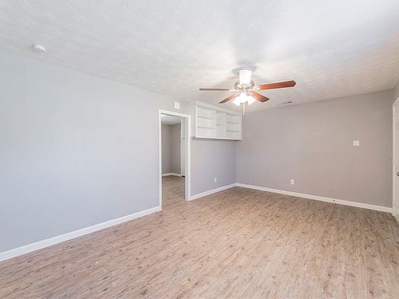 3rd image of 1308 Elaine Pl