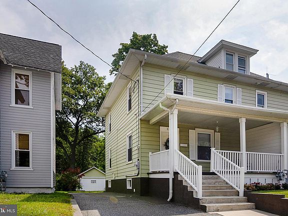 3rd image of 131 Oakcrest Ave