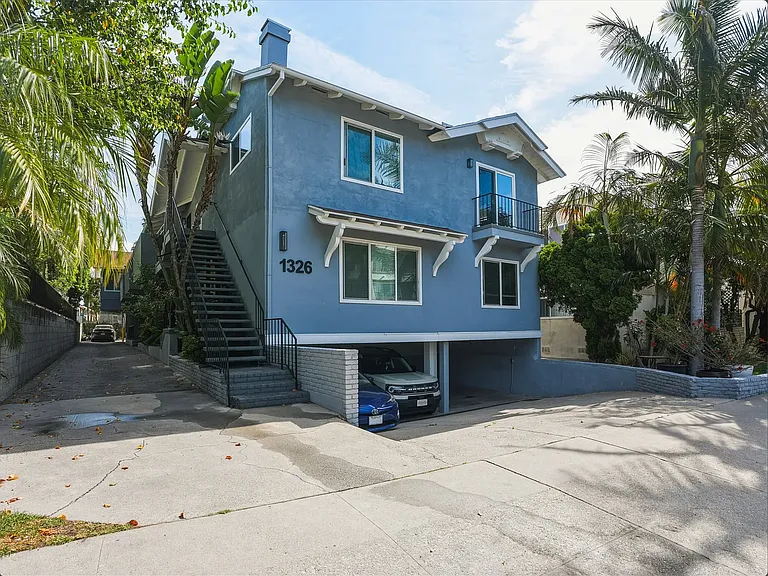 1326 Wellesley Ave — Photo 3