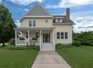 682 Indian Path Rd, Grayslake, IL 60030