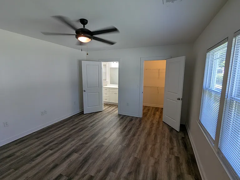 516 Trade St — Photo 8