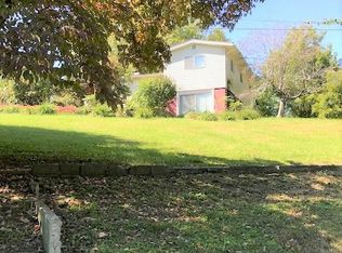751 Oak Ridge Dr, Hiawassee, GA 30546
