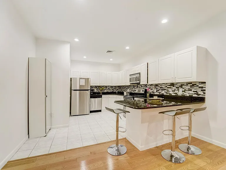 75 Liberty Ave #D30 — Photo 12