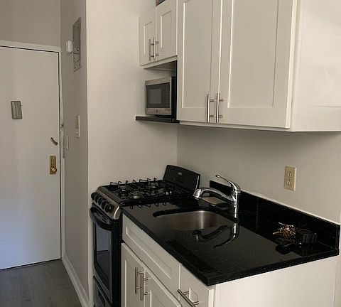 4th image of 165 W 4th St APT 9