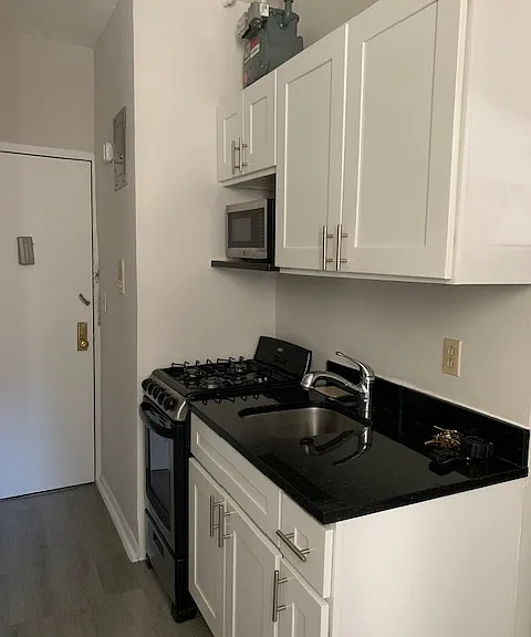 165 W 4th St #9 — Photo 4