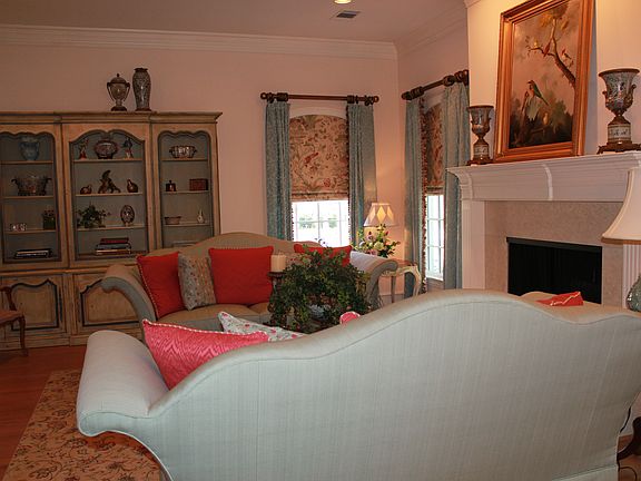 4th image of 1 Crownwood Ct