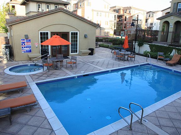 4th image of 85 Bettencourt Way