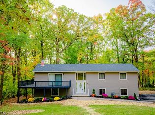 93 Longview Dr, Green Brook, NJ 08812