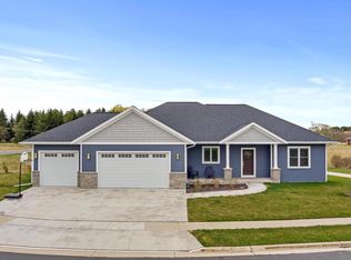 961 Berenschot Trl, Cedar Grove, WI 53013