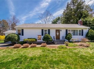 26 Kelly Rd, Hamden, CT 06518