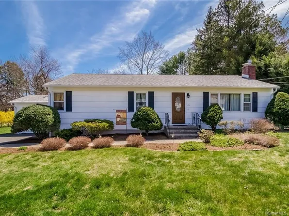 26 Kelly Rd, Hamden, CT 06518