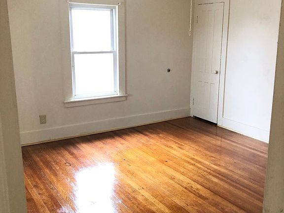 4th image of 36 Rockwood Ave